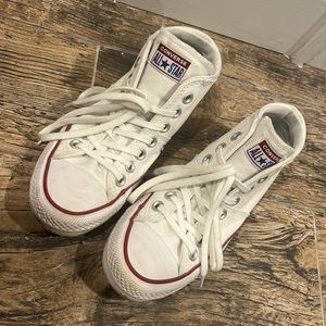 CONVERSE MIDS SIZE 6